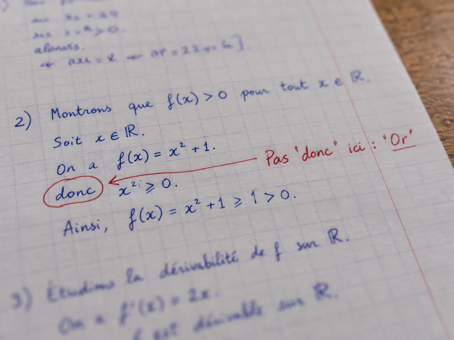 Extrait de copie de maths de terminale : un 'donc' sans justification, corrigé en marge pour la rédaction du raisonnement